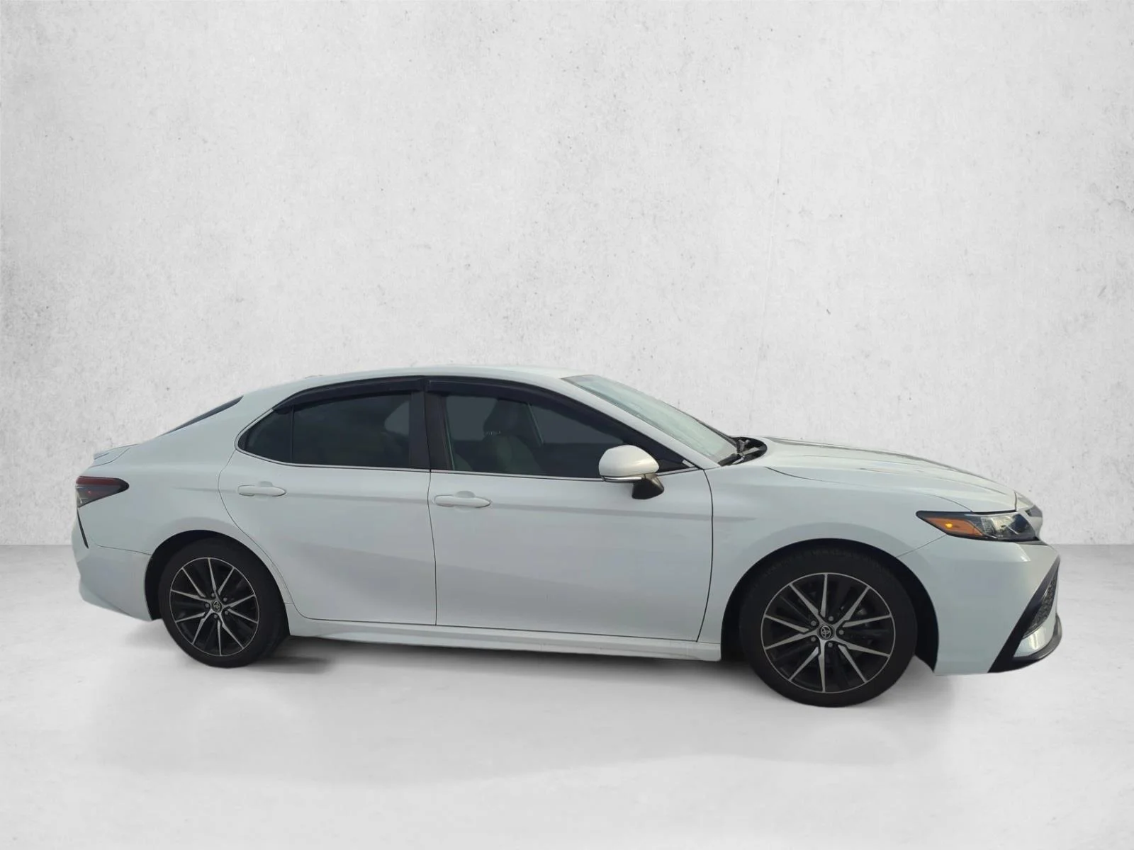 Used 2023 Ice Cap Toyota SE image 5