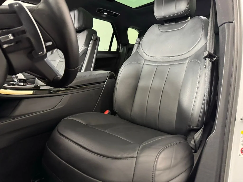 Used 2023 Fuji White Land Rover SE image 15