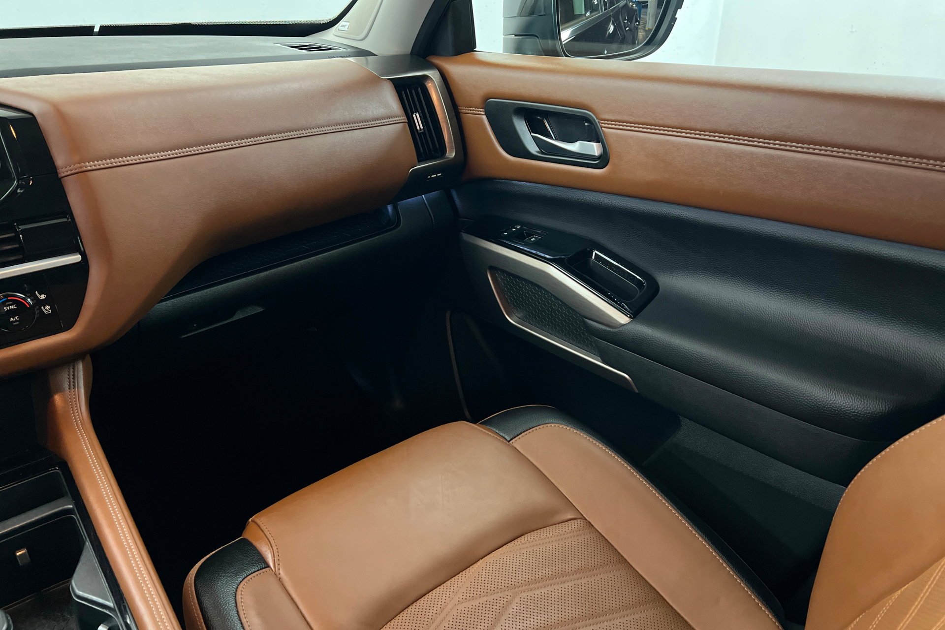 2025 Nissan Pathfinder Platinum - Photo 11