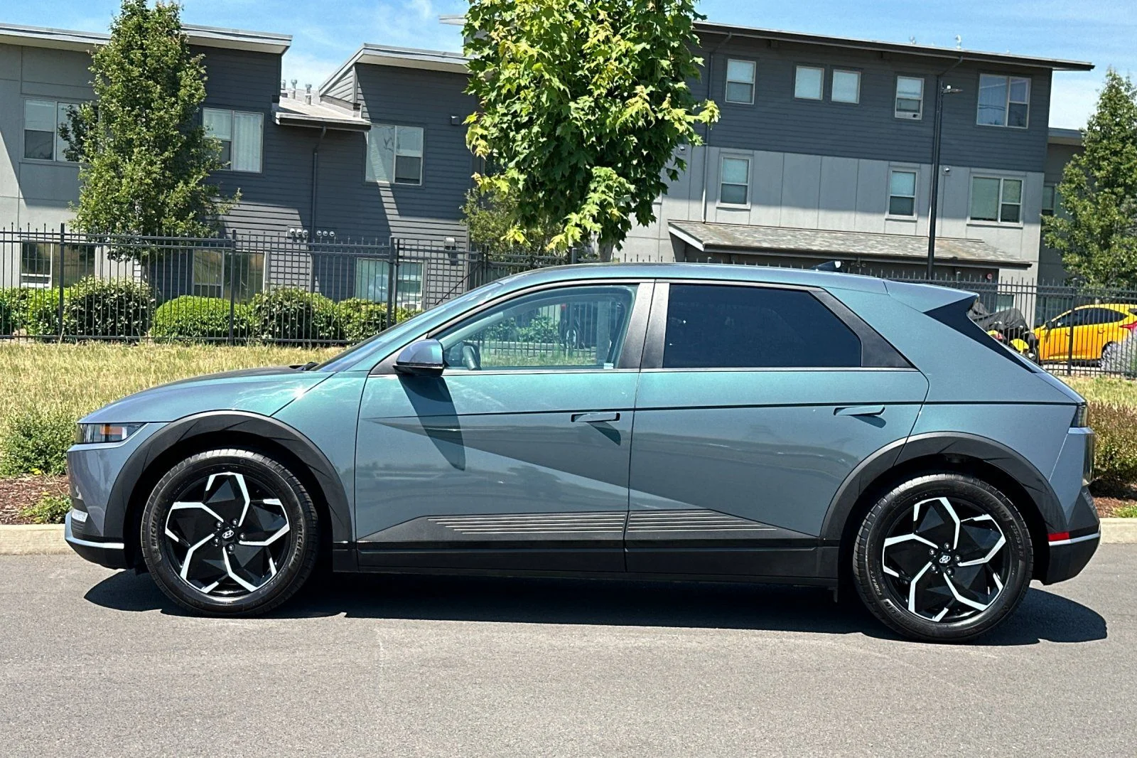 Used 2024 Green Hyundai SEL image 6
