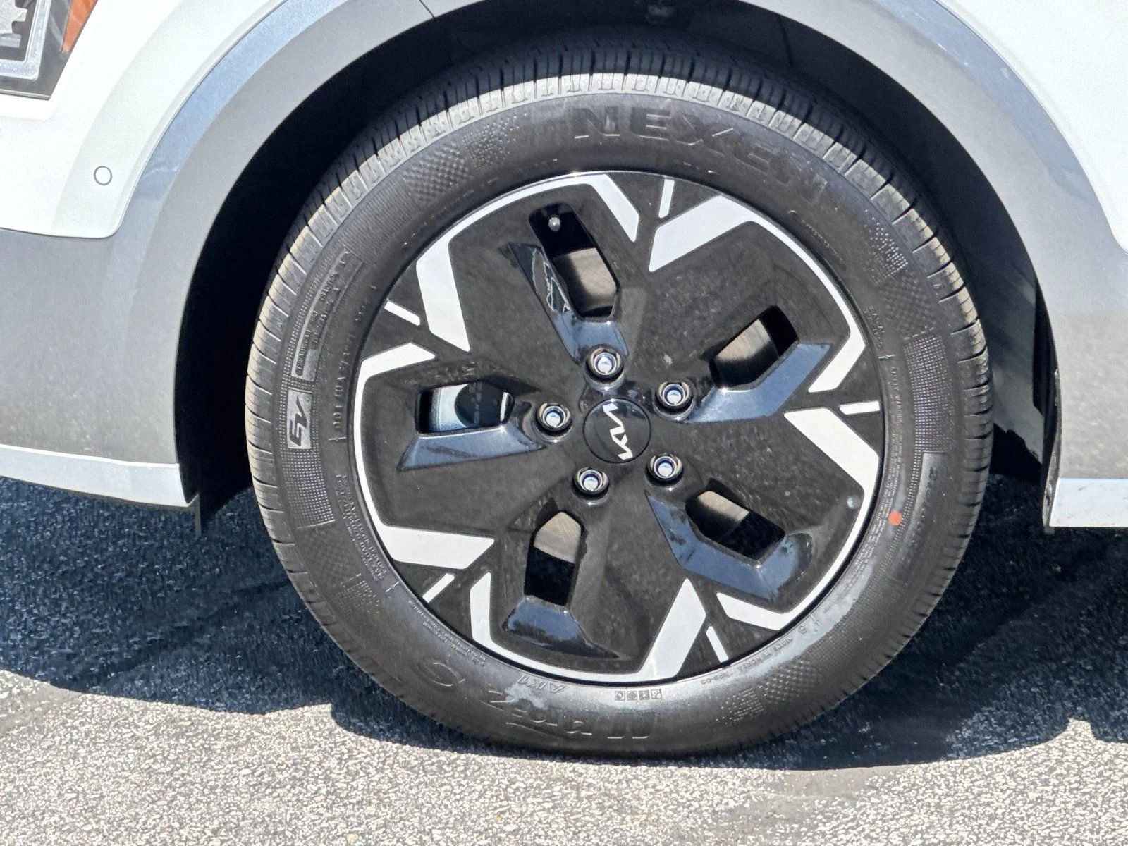 New 2026 White Kia Wave image 34