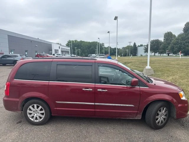 Used 2016 Chrysler Town & Country Touring with VIN 2C4RC1BGXGR304676 for sale in Inver Grove Heights, Minnesota