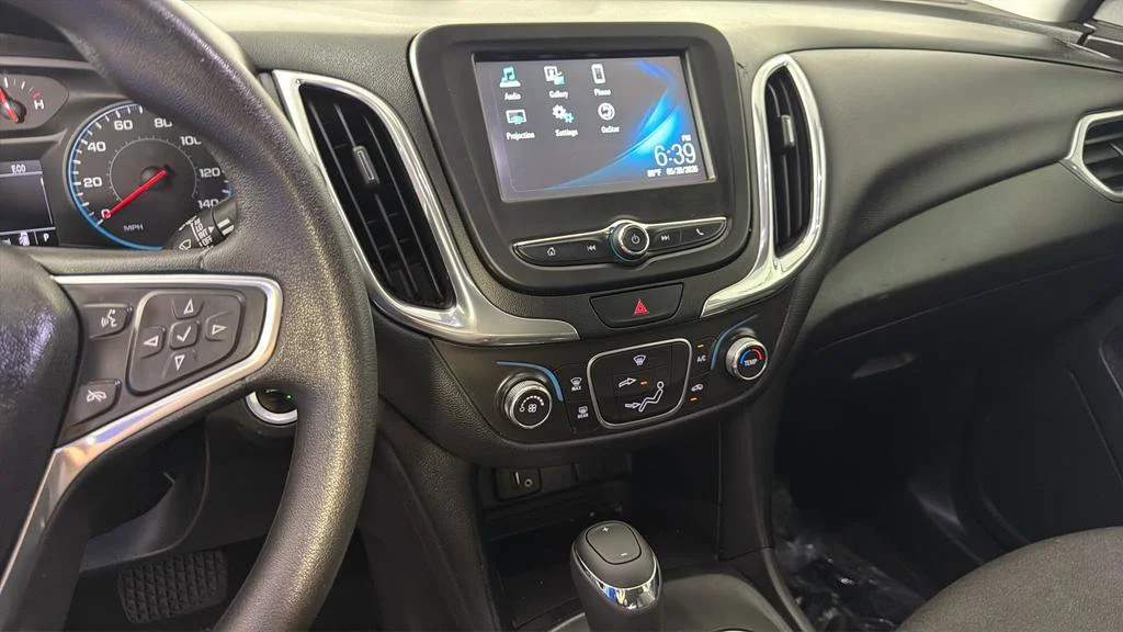 Used 2018 SILVER ICE METALLIC Chevrolet LT image 22