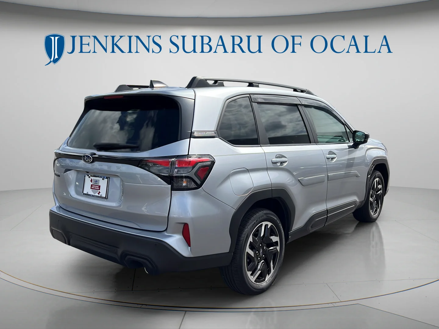 Used 2026 Ice Silver Metallic Subaru Limited image 3