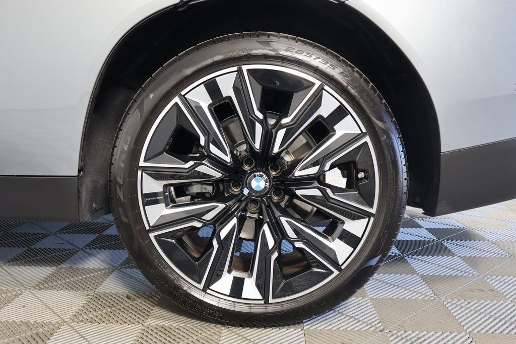 Used 2025 Skyscraper Grey Metallic BMW 30 xDrive image 16