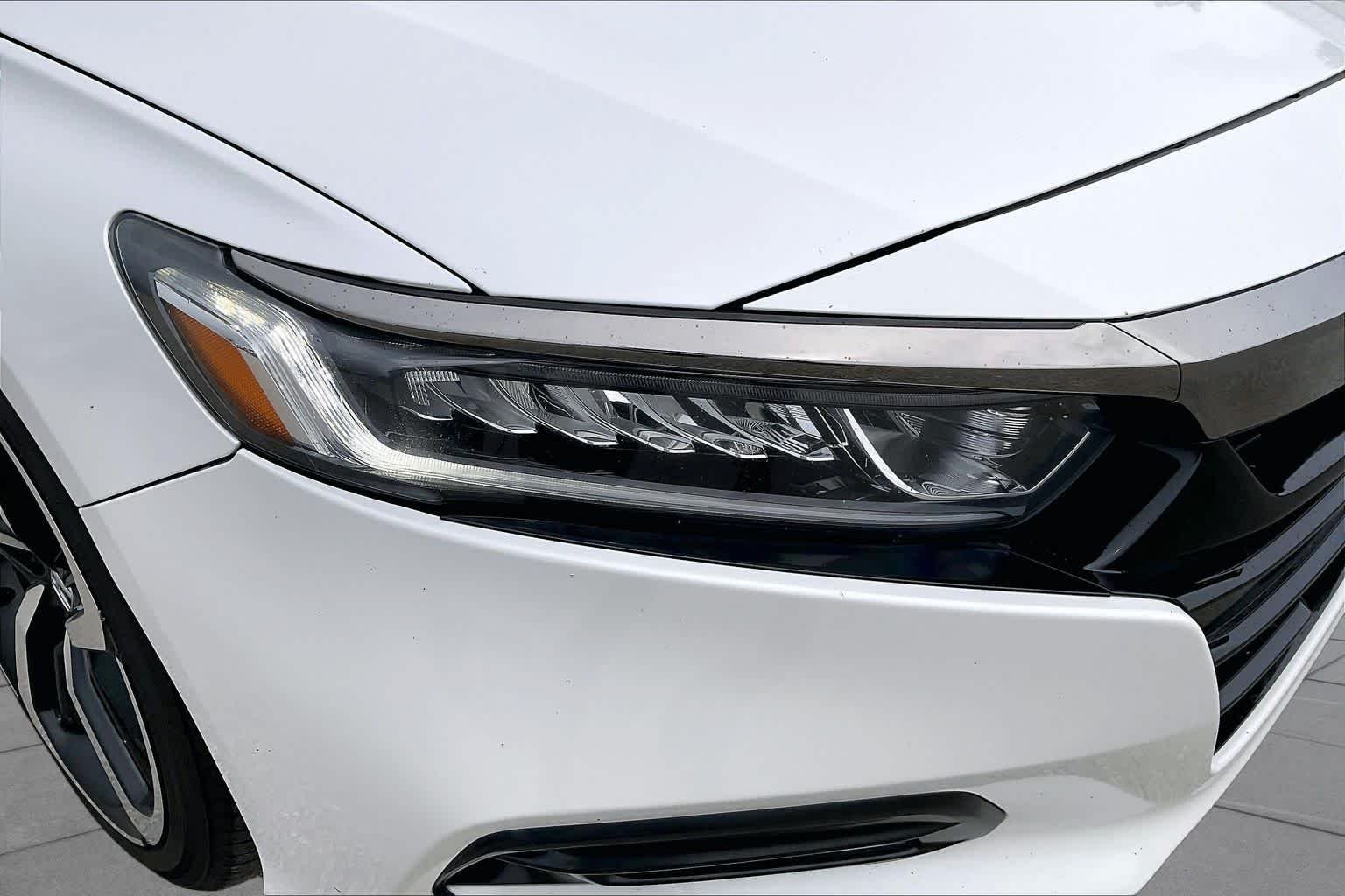 Used 2018 Platinum White Pearl Honda Sport 1.5T image 26