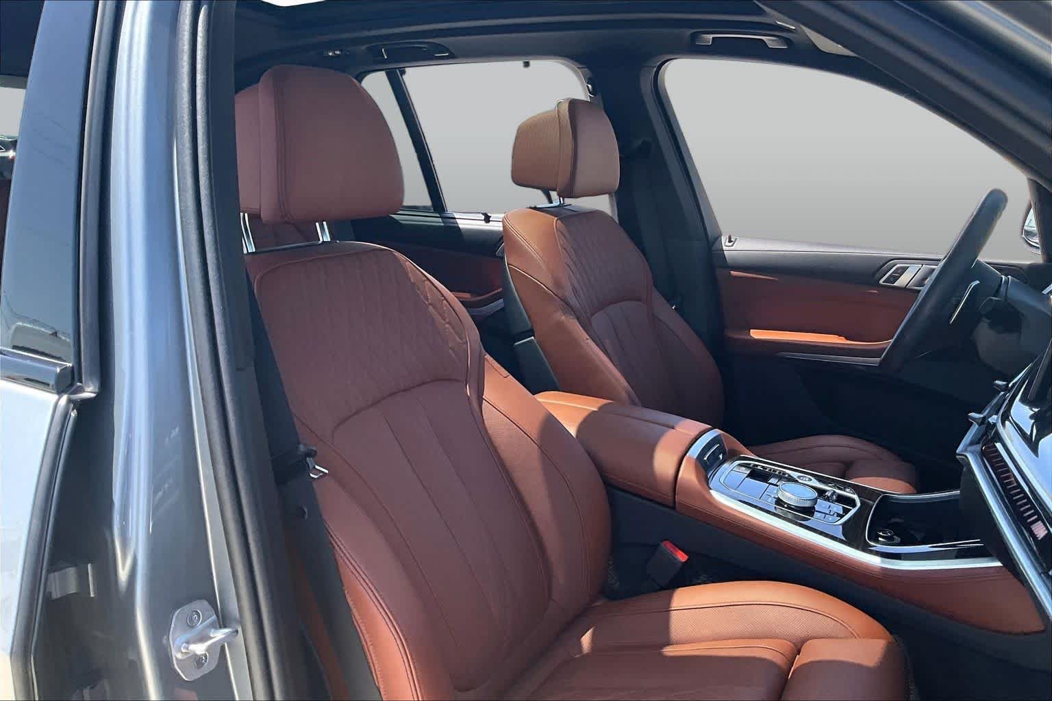 Used 2024 Skyscraper Grey Metallic BMW M60i image 8