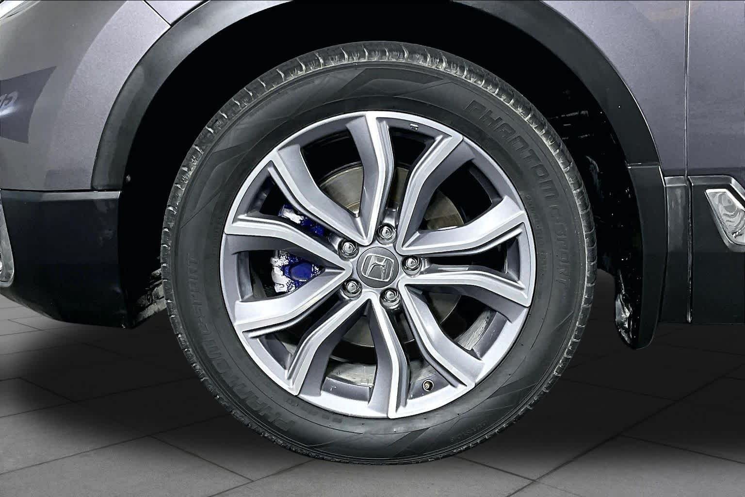 Used 2021 Modern Steel Metallic Honda Touring image 10