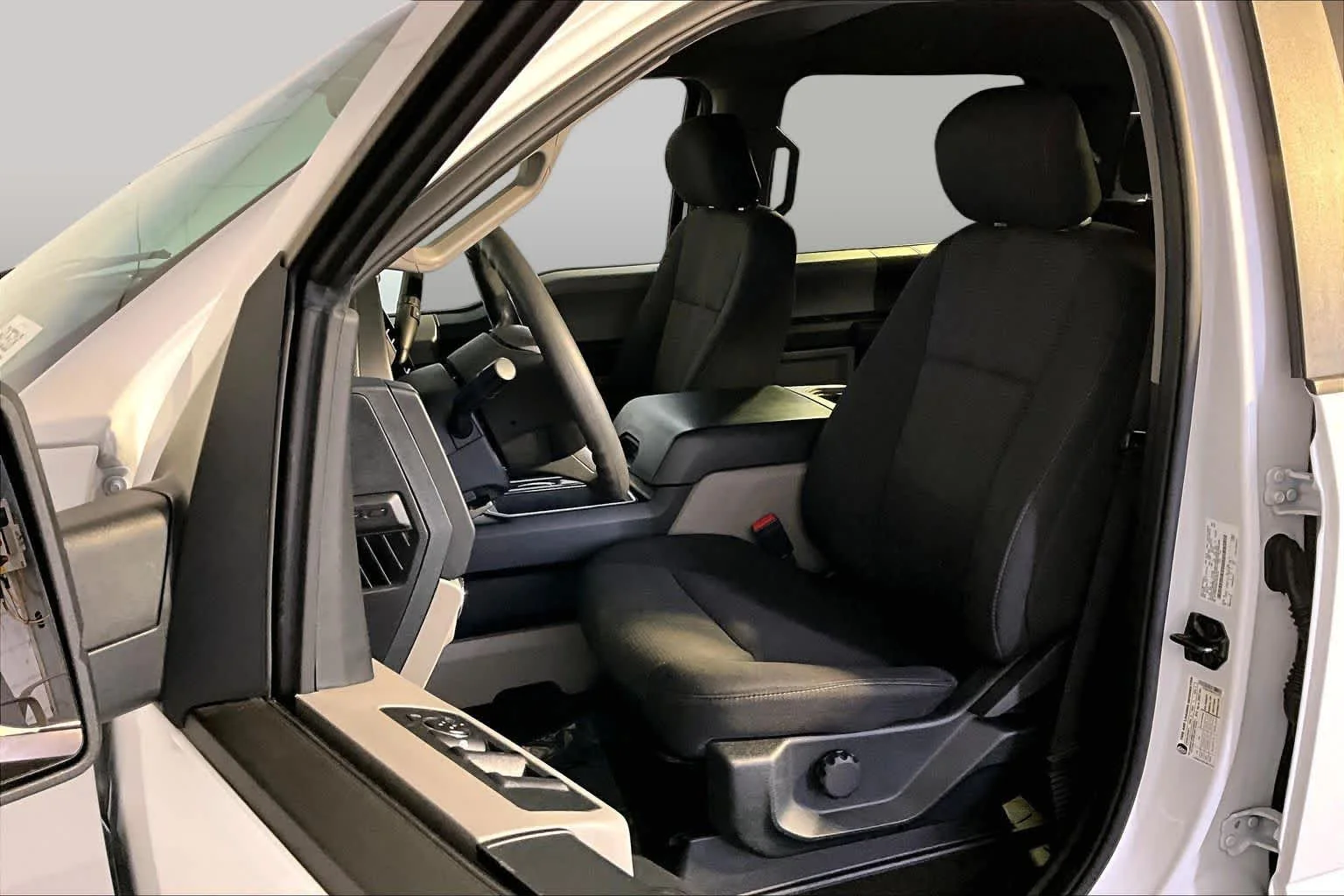 Used 2020 Oxford White Ford XL image 9
