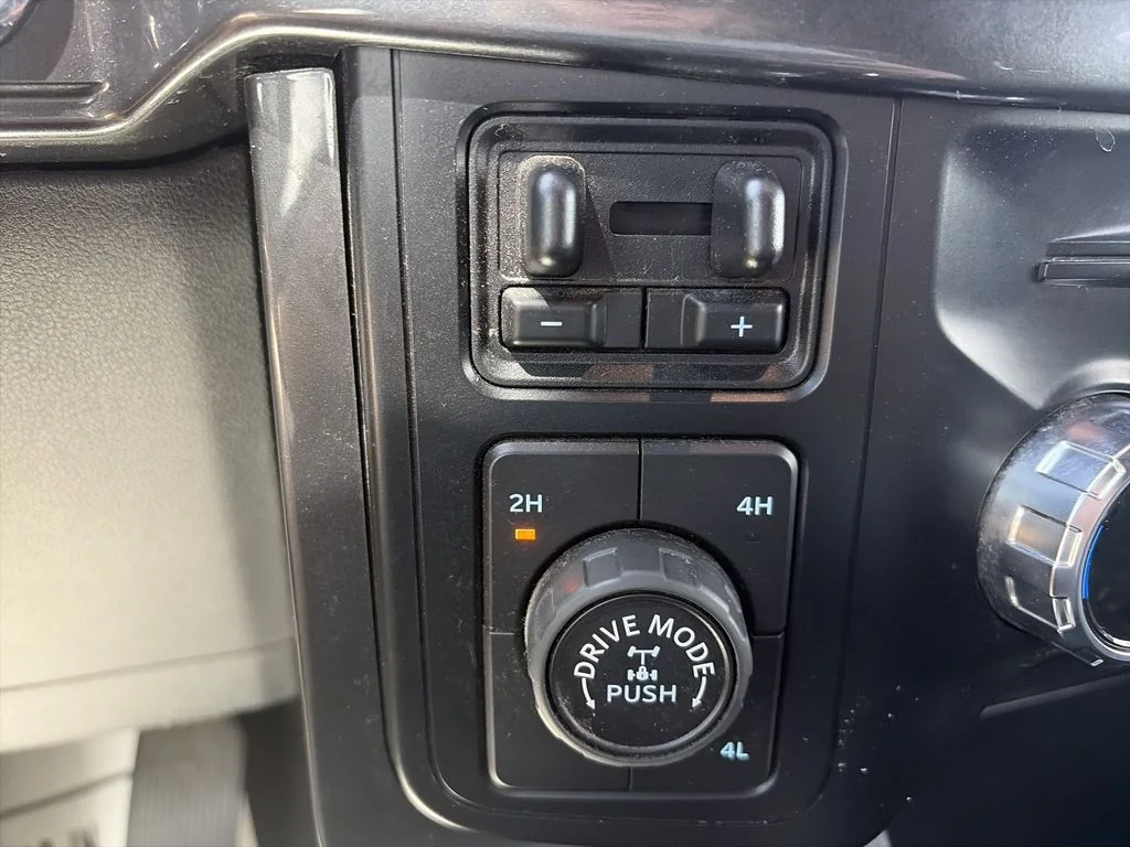 Used 2023 Silver Ford XLT image 28