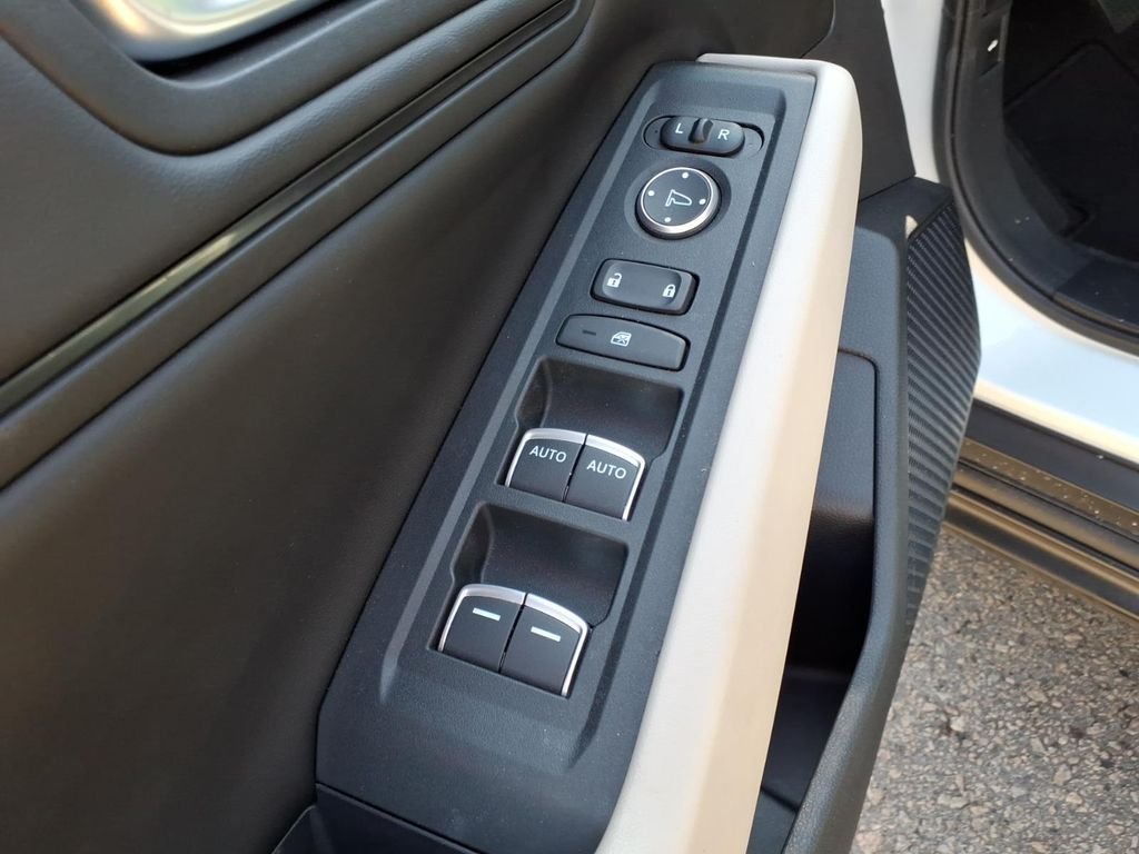 Used 2023 Platinum White Pearl Honda EX image 7