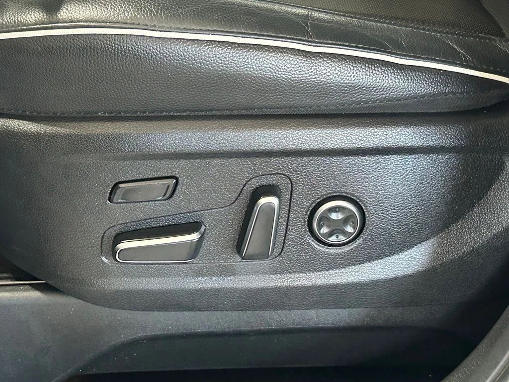 Used 2024 Sierra Burgundy Hyundai Limited image 17