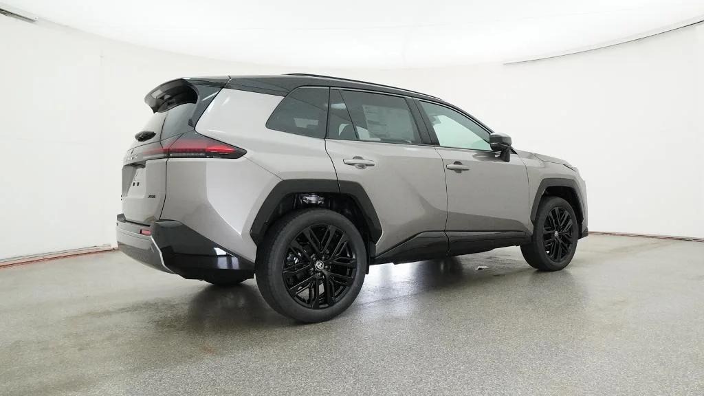 New 2026 Meteor Shower with Midnight Black Metallic roof Toyota XSE image 31