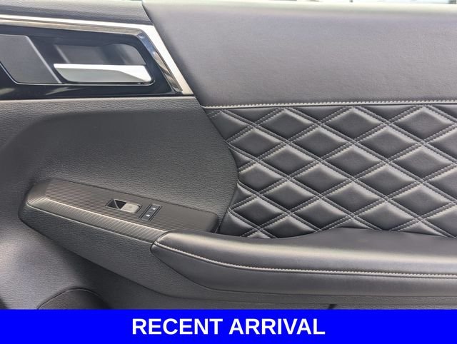 Used 2024  Mitsubishi SEL image 31