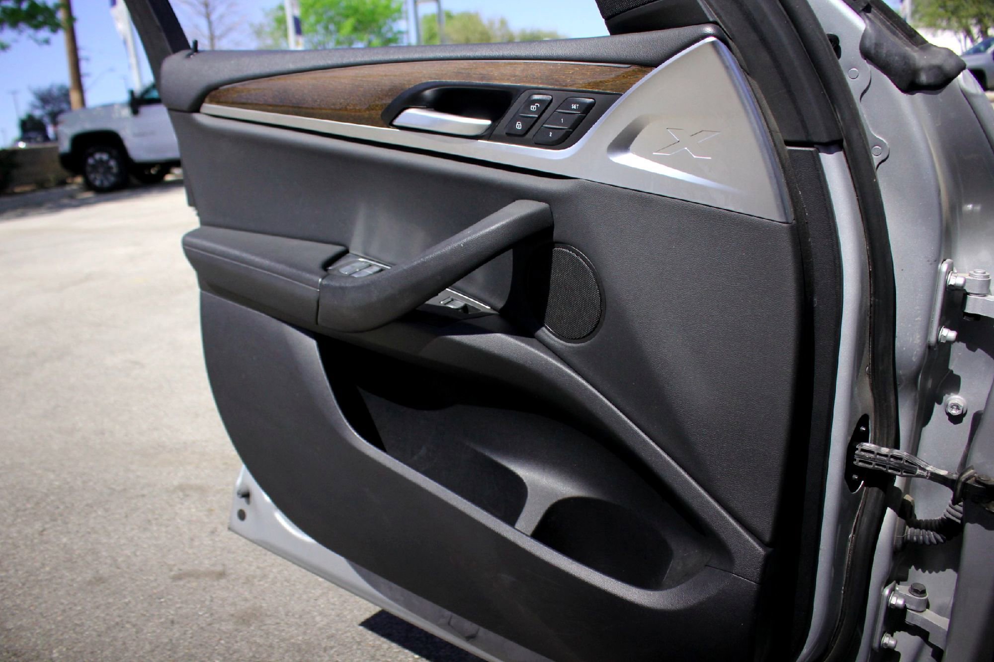 Used 2021 Glacier Silver Metallic BMW sDrive30i image 18