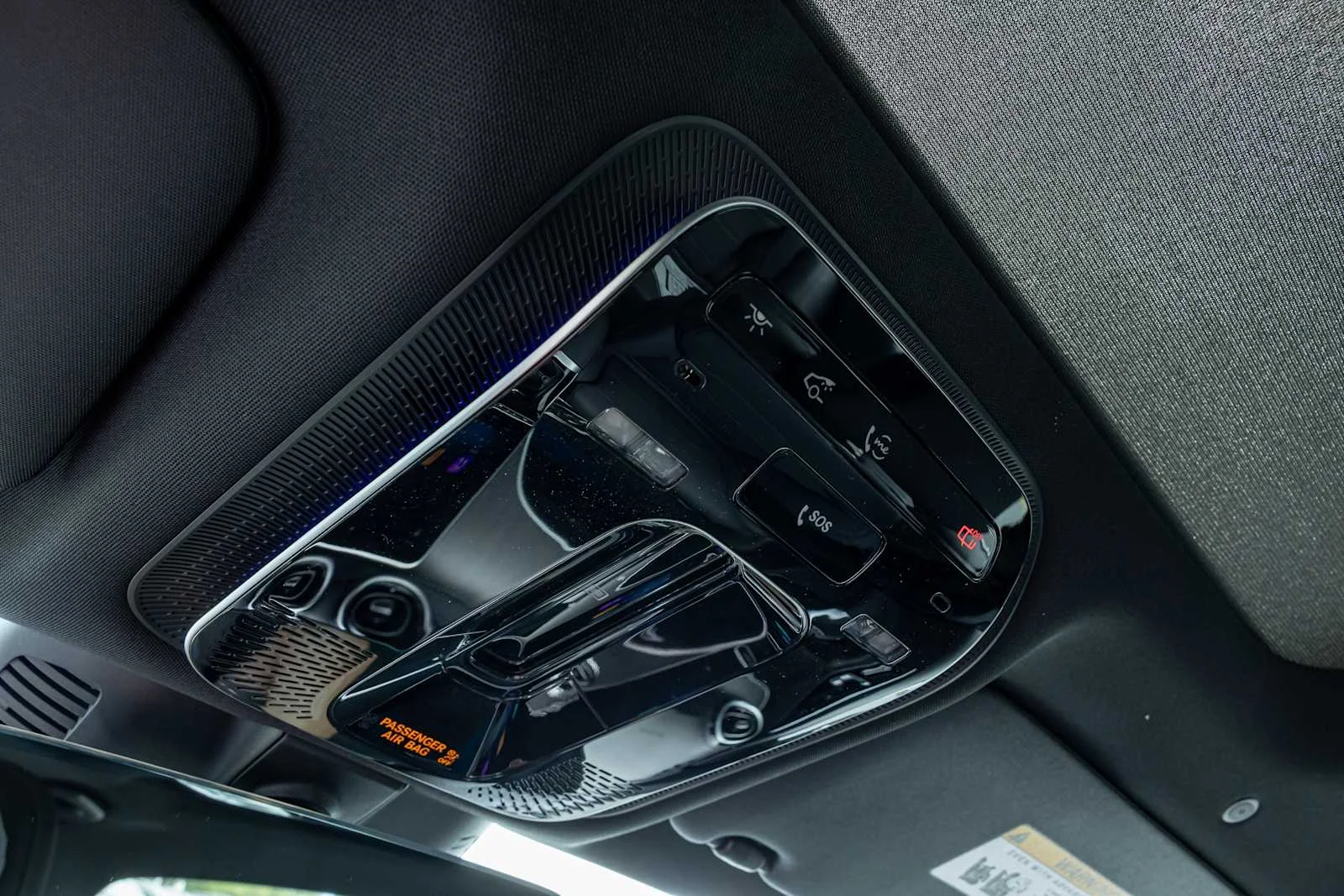 2025 Mercedes-Benz C-Class Sedan C 300 - Photo 18