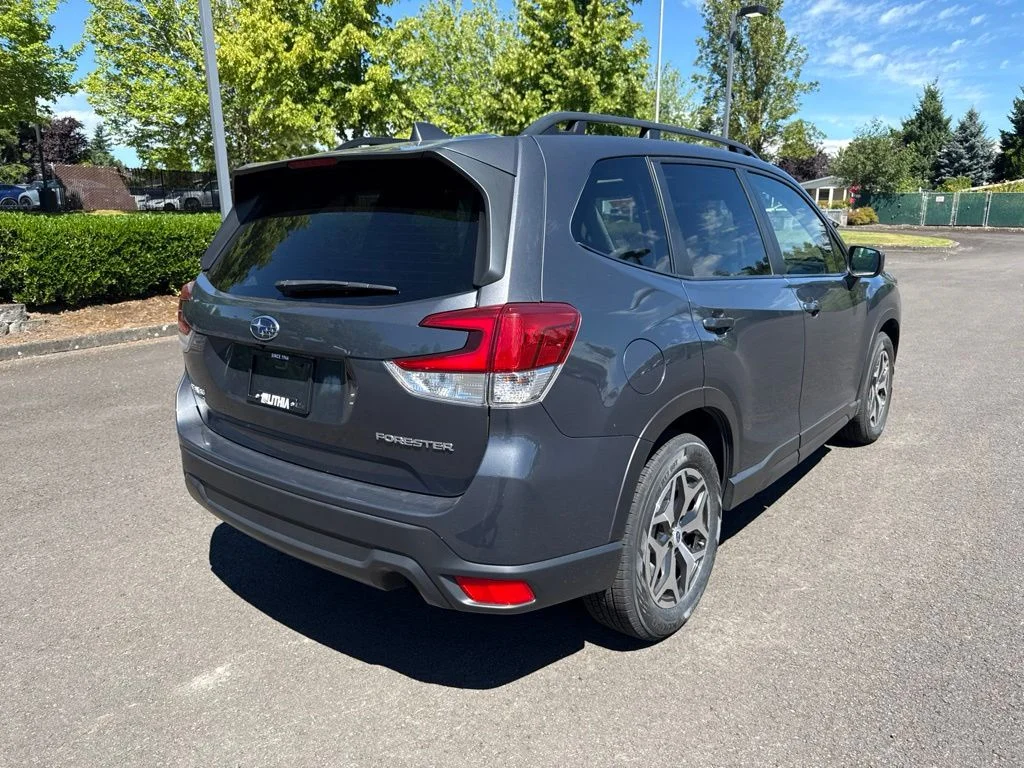 Used 2022 Magnetite Gray Metallic Subaru Premium image 7