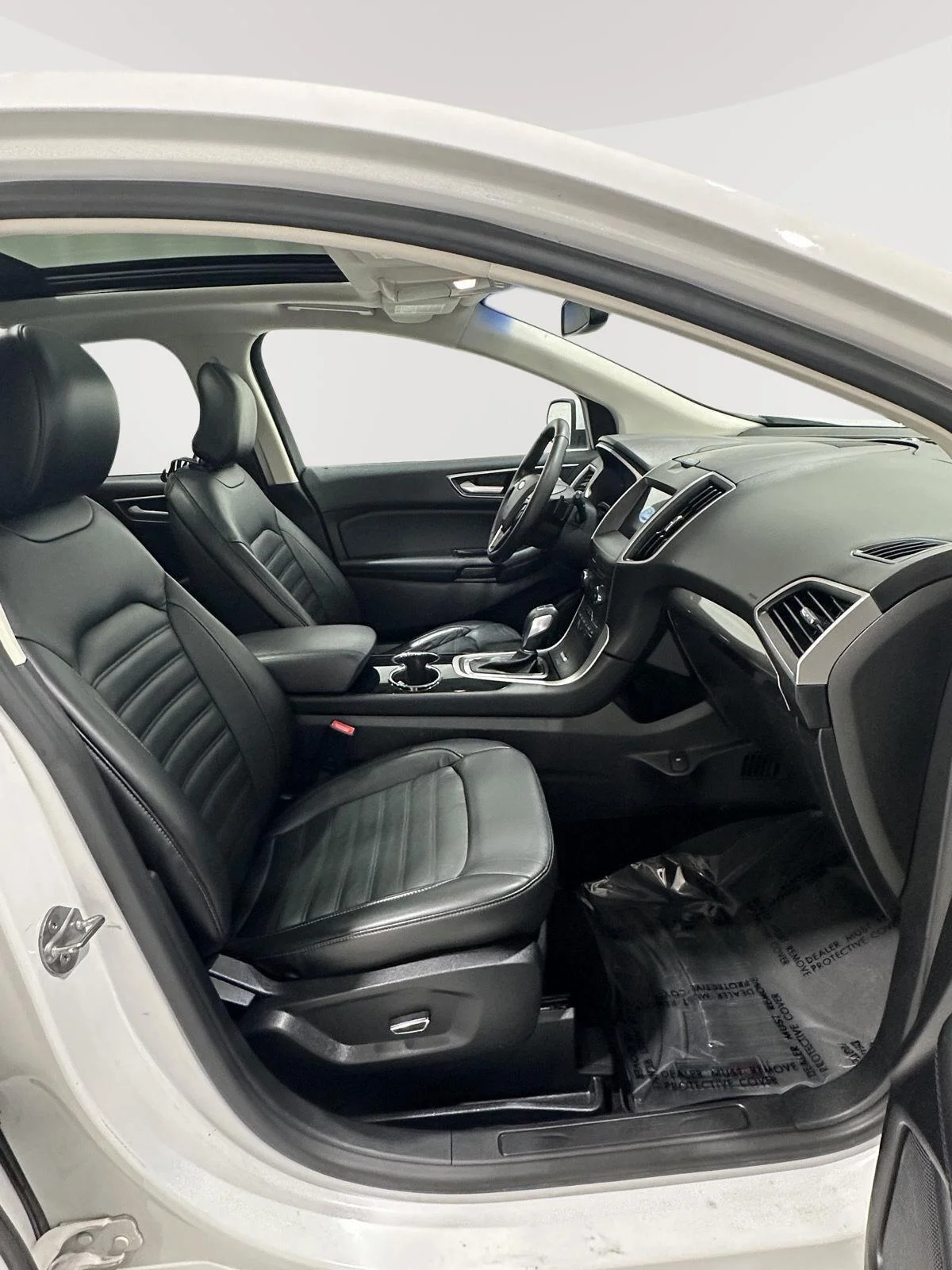Used 2016 Oxford White Ford SEL image 28
