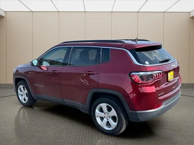Used 2021 Red Jeep Latitude image 4