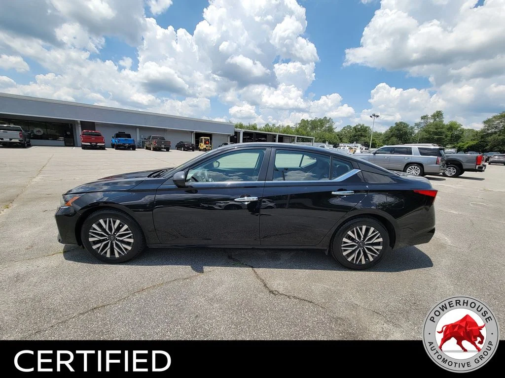 Used 2024 Black Nissan 2.5 SV image 2