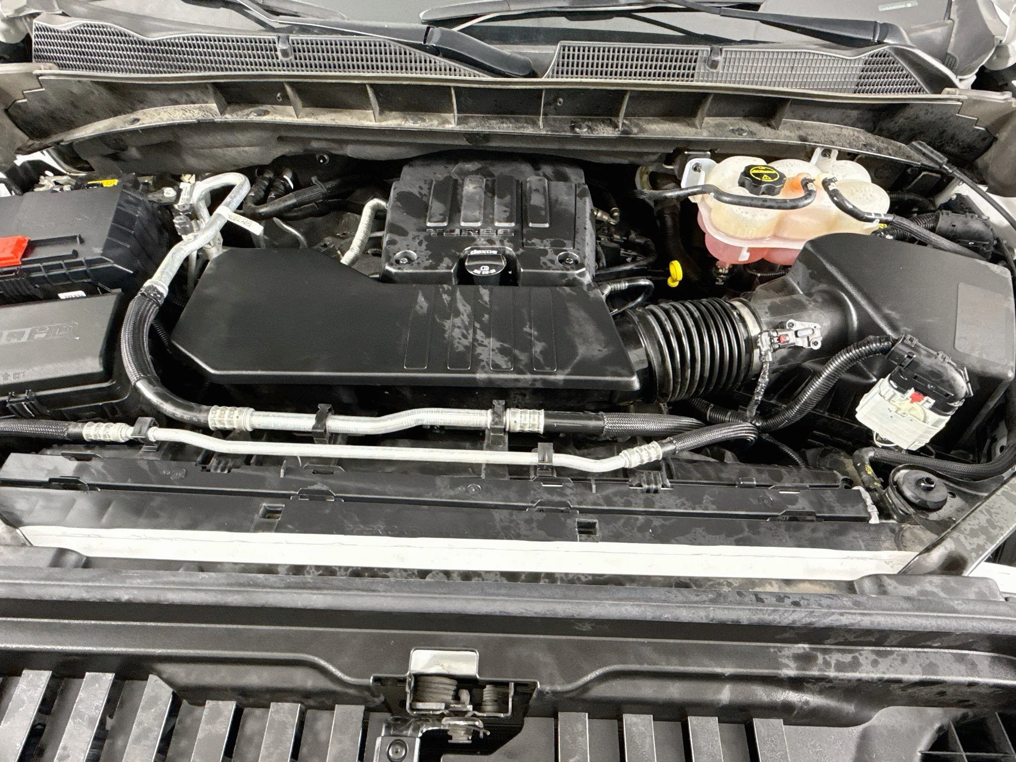 Used 2024 Summit White GMC Elevation image 31