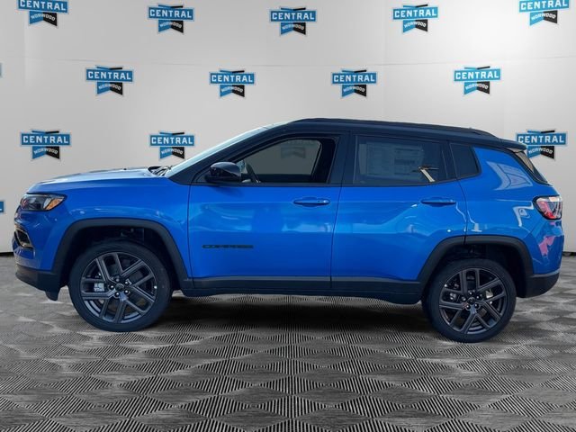 New 2026 Hydro Blue Pearl-Coat Exterior Paint Jeep Limited image 2