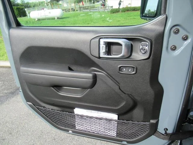 New 2026 Anvil Clear-Coat Exterior Paint Jeep Mojave image 21