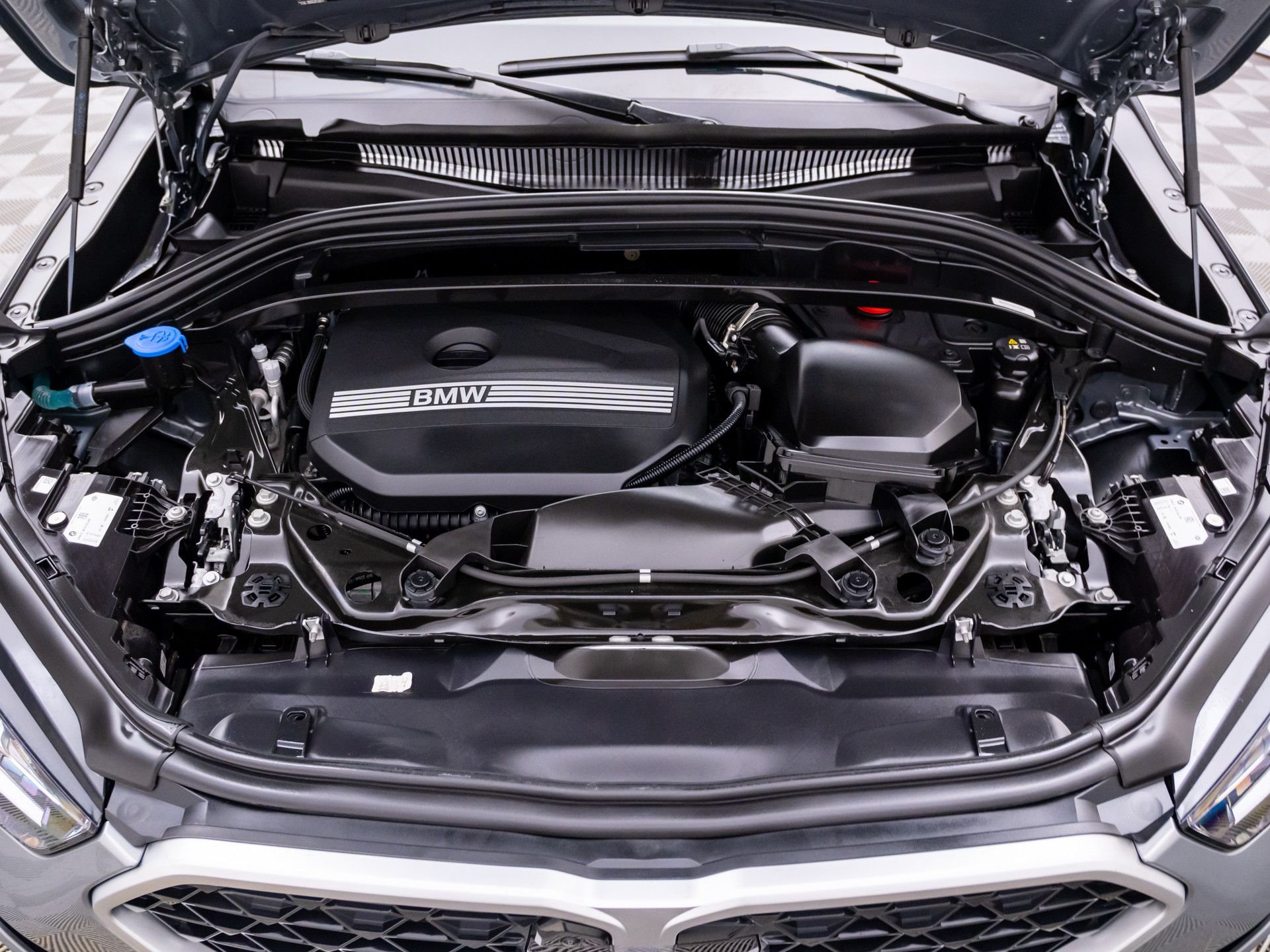 Certified Used 2025 Skyscraper Grey Metallic BMW xDrive28i image 32