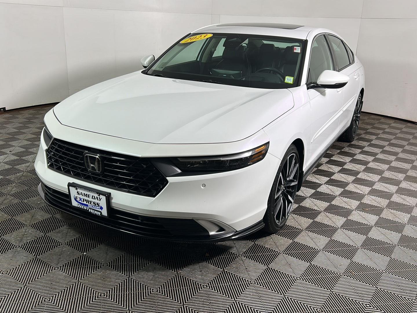 Used 2023 Platinum White Pearl Honda Touring image 10