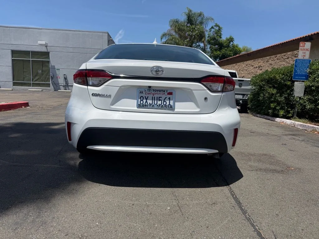 Used 2021 White Toyota L image 11