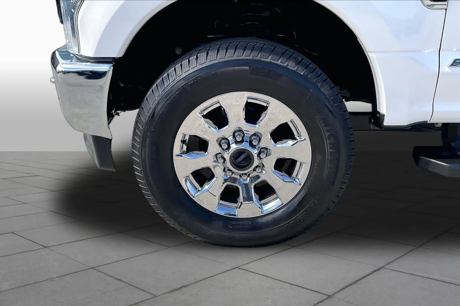 Used 2018 White Platinum Metallic Tri-Coat Ford LARIAT image 10
