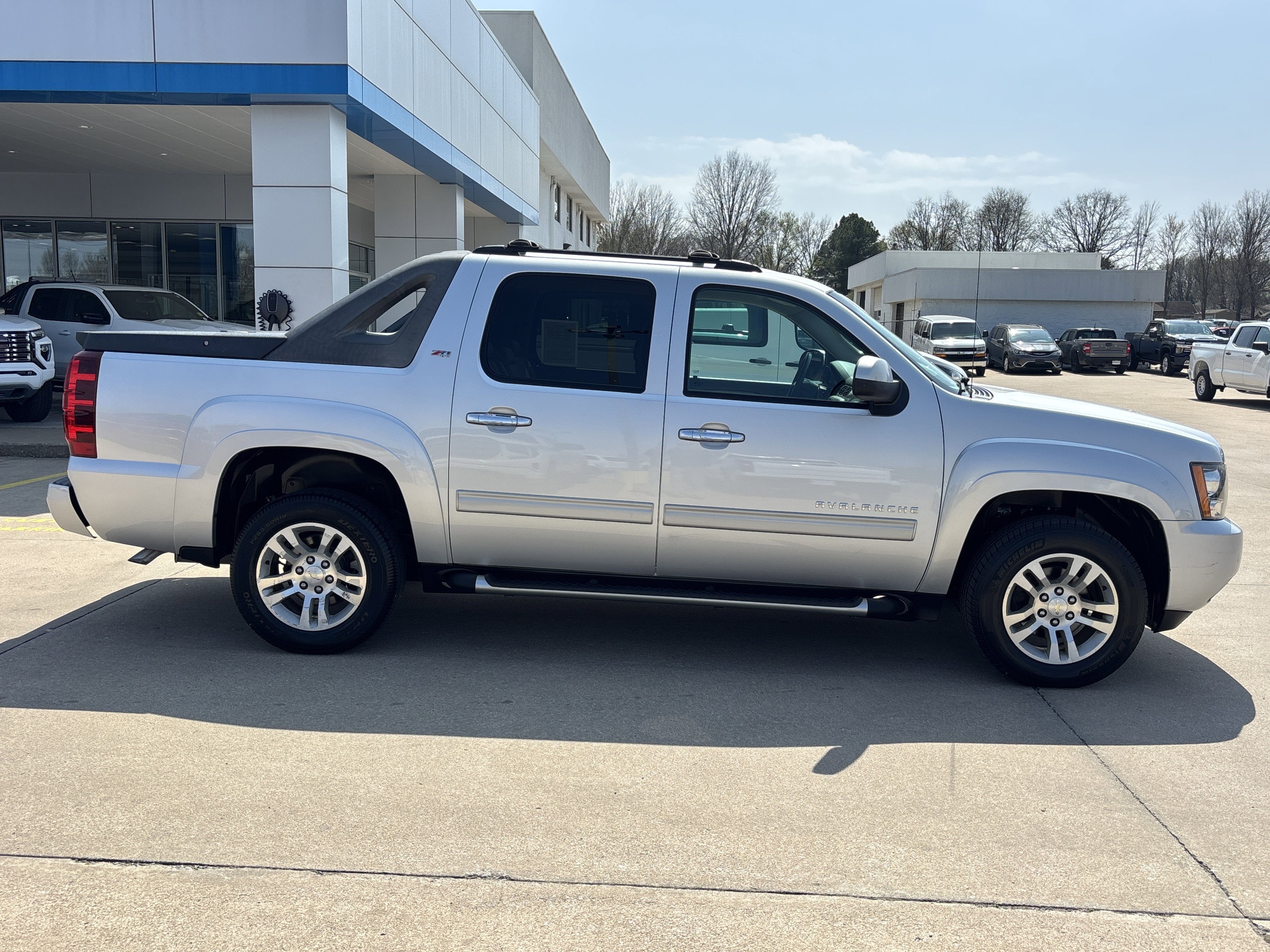 Used 2012 Chevrolet Avalanche LT with VIN 3GNTKFE70CG245047 for sale in Siloam Springs, AR