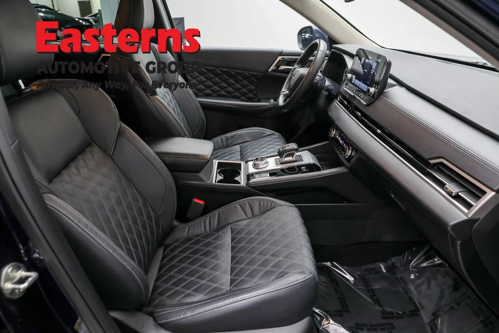Used 2023 Blue Mitsubishi SEL image 23