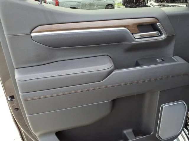 Used 2025 Black Chevrolet High Country image 13