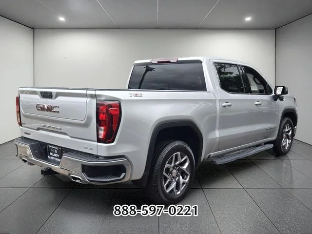 Used 2022 Quicksilver Metallic GMC SLE image 5
