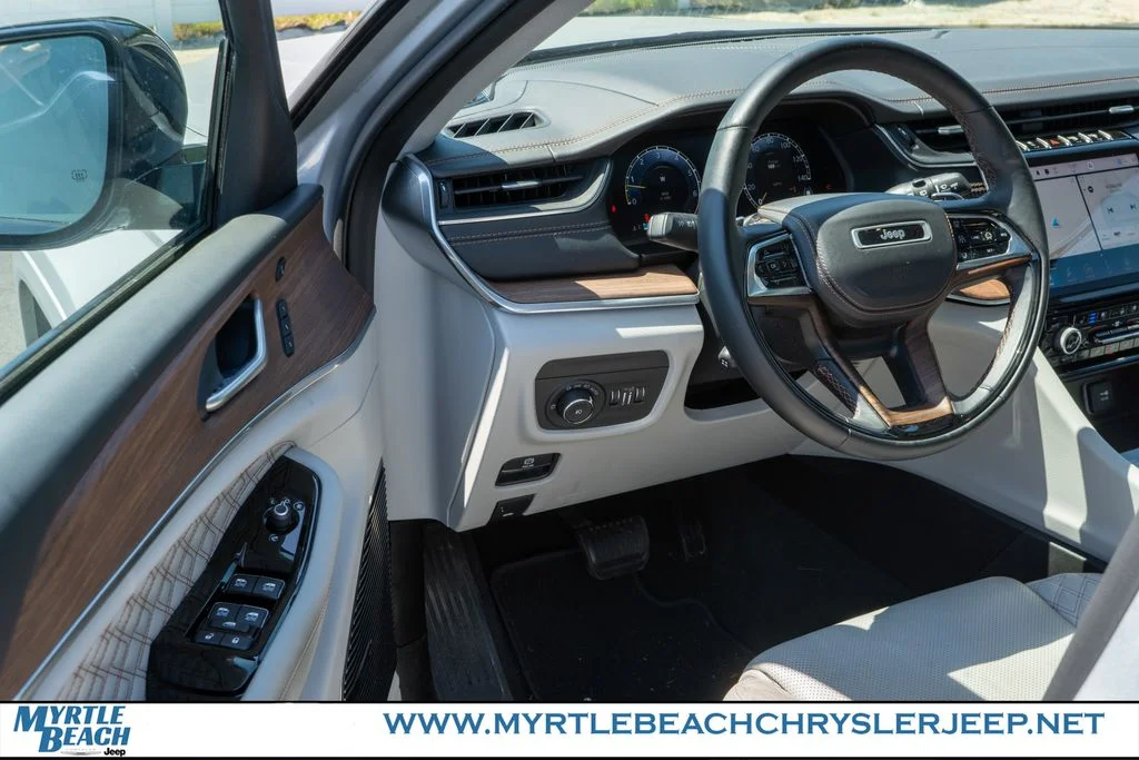 Certified Used 2022 Silver Jeep Summit image 15