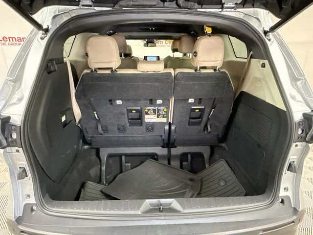 Used 2021 Silver Toyota XLE image 27