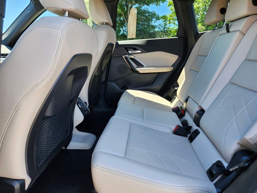 Used 2023 Green BMW xDrive28i image 16