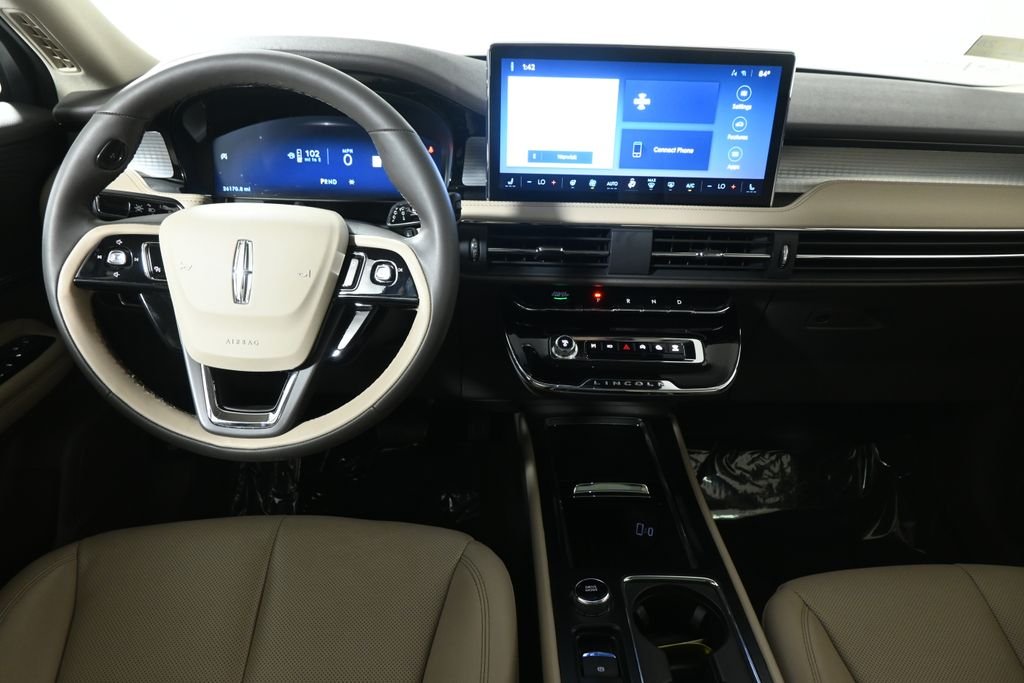 Used 2024 White Lincoln Premiere image 17