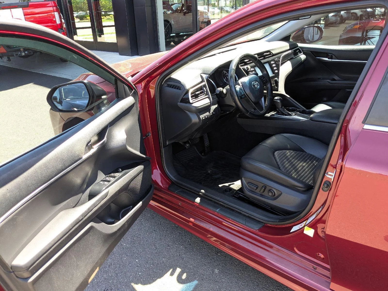 2018 Toyota Camry SE - Photo 15