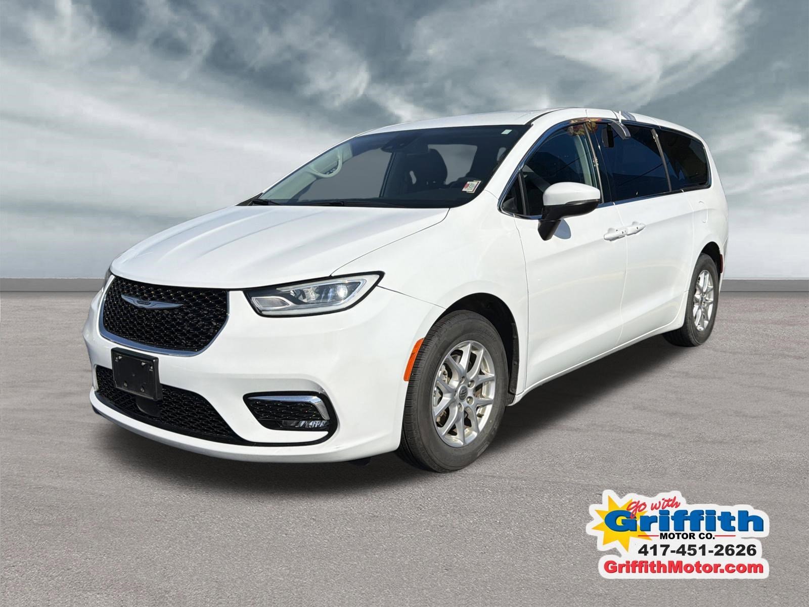 2023 Chrysler Pacifica Touring L's photo