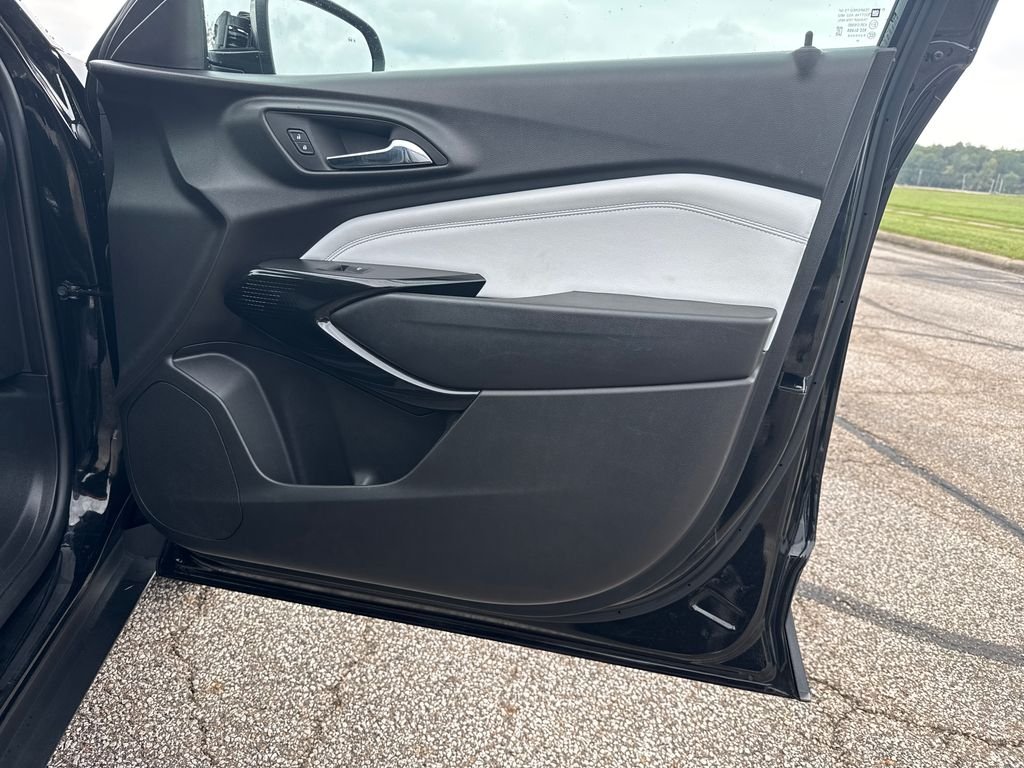 Used 2025 Black Chevrolet LT image 15