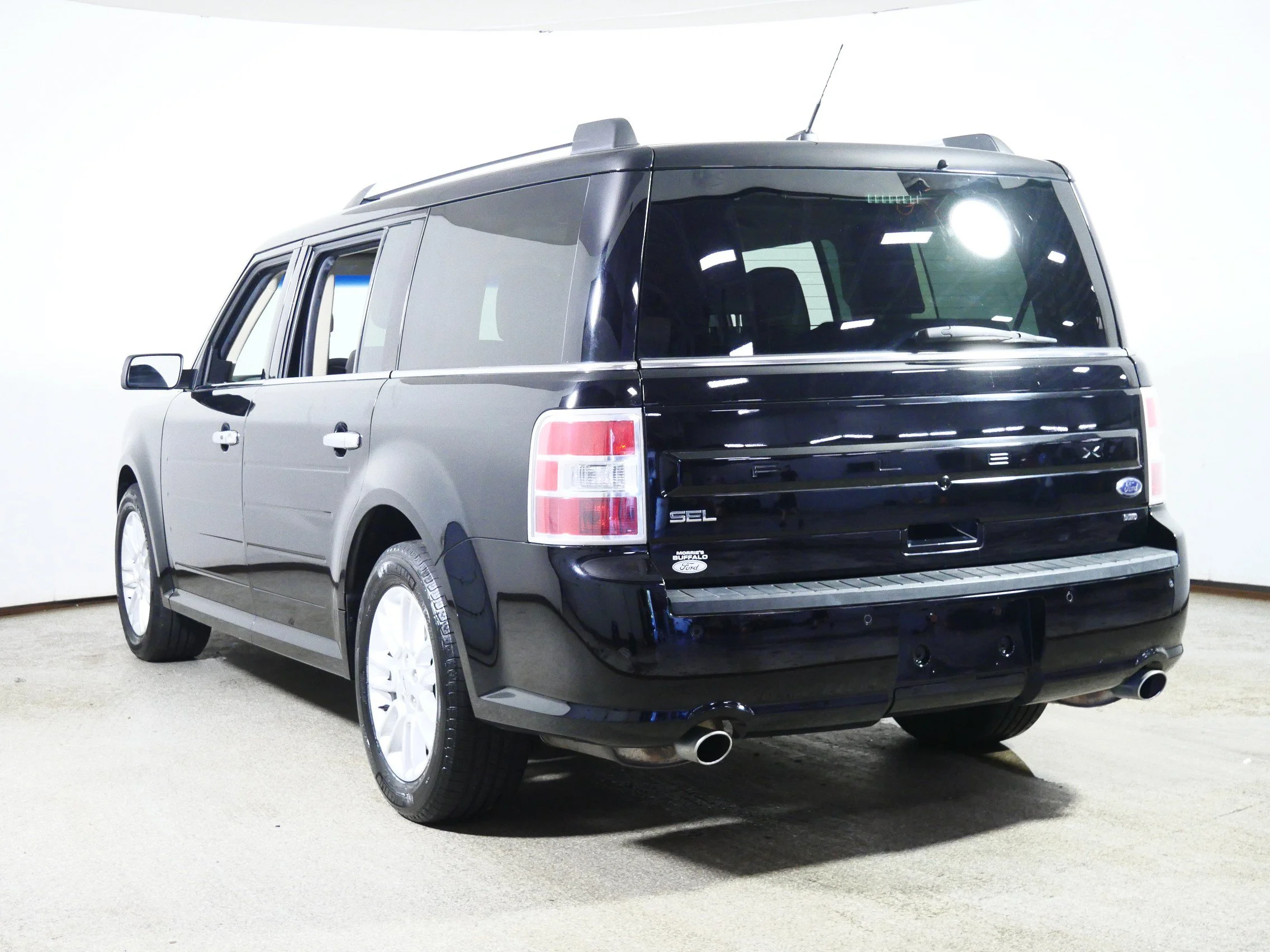 Used 2017 Shadow Black Ford SEL image 5