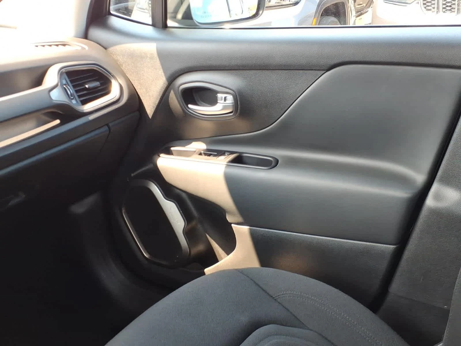 Certified Used 2022 Black Clear Coat Jeep Latitude image 17