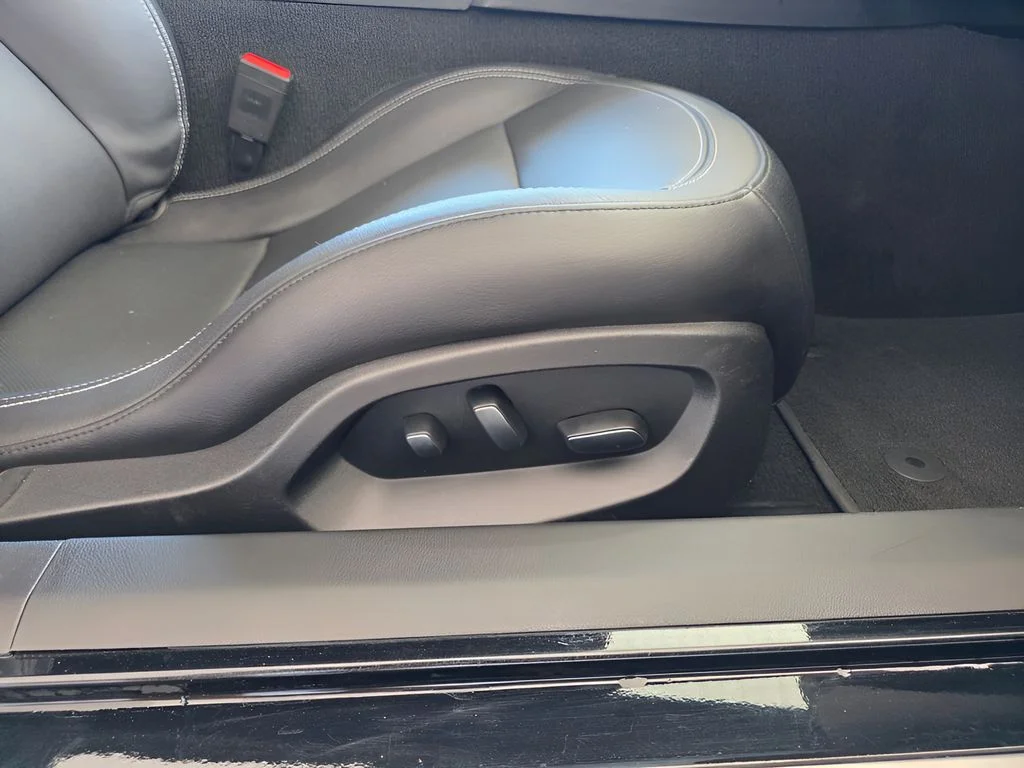 Used 2018 Black Chevrolet Stingray image 8
