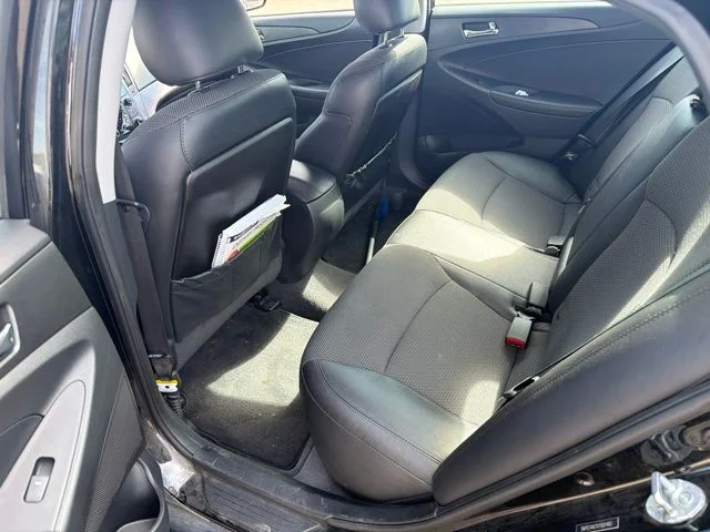 Used 2012 Black Hyundai SE image 9