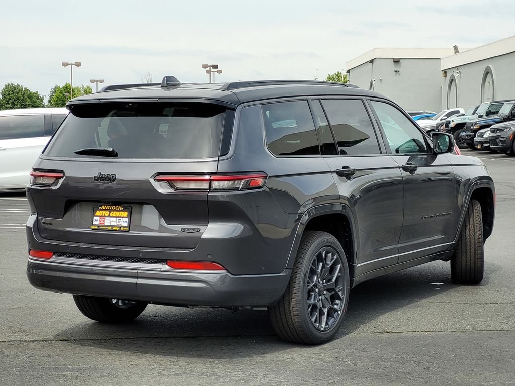 New 2026 Gray Jeep Summit image 3