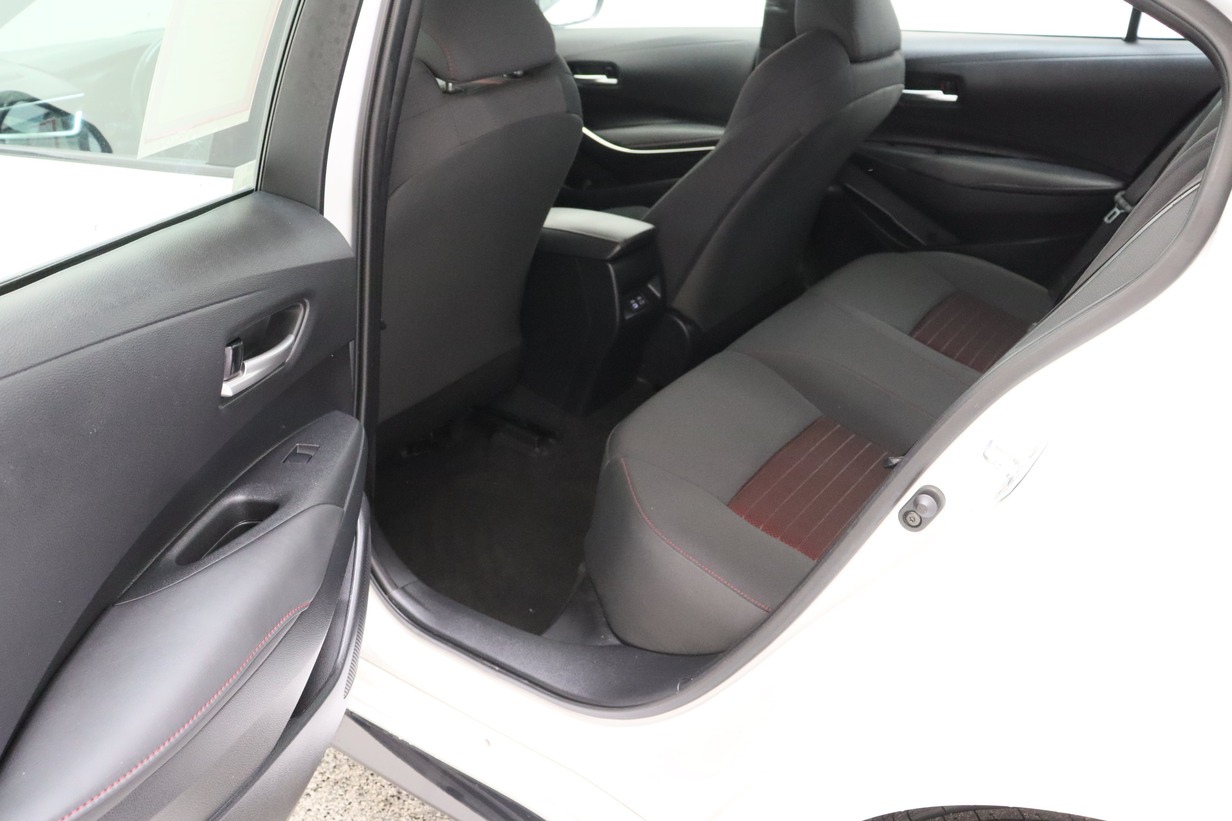 Used 2023 Wind Chill Pearl Toyota SE 2.0L image 25