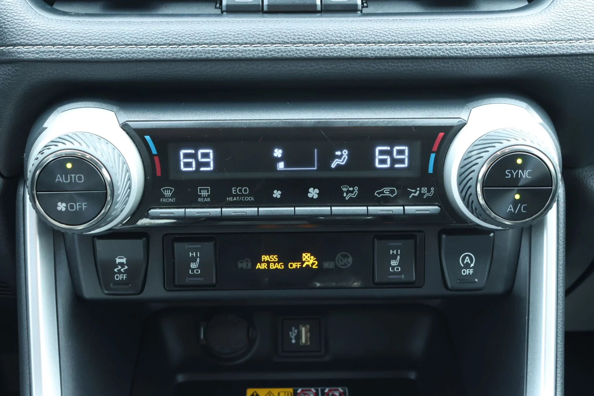 Used 2025 Beige Toyota XLE Premium image 16