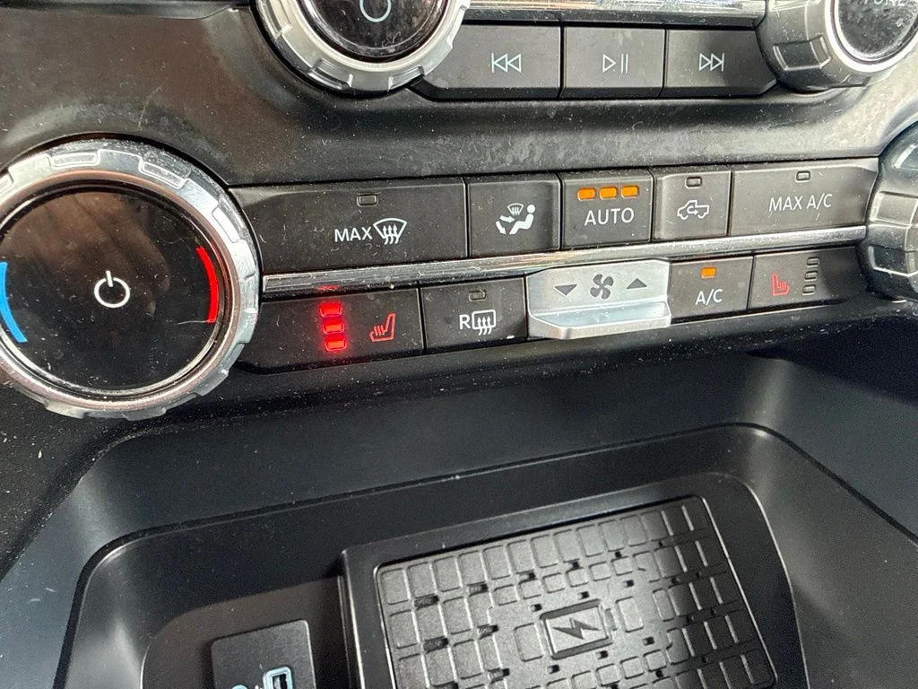 Used 2024 Black Ford XLT image 18